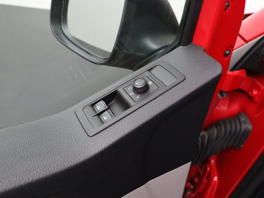 Volkswagen Transporter 2.0TDI 150PK | Navigatie | Airco | 3-Persoons | Trekhaak 8