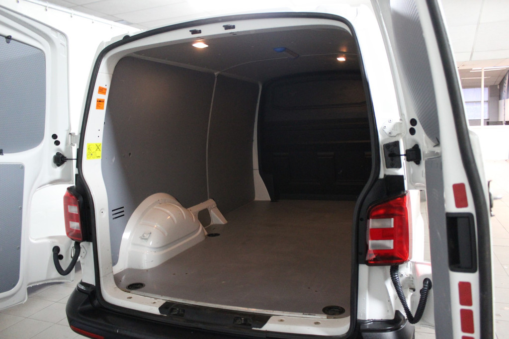 Volkswagen Transporter 2.0 TDI 150pk L2 DSG Automaat | Airco 19