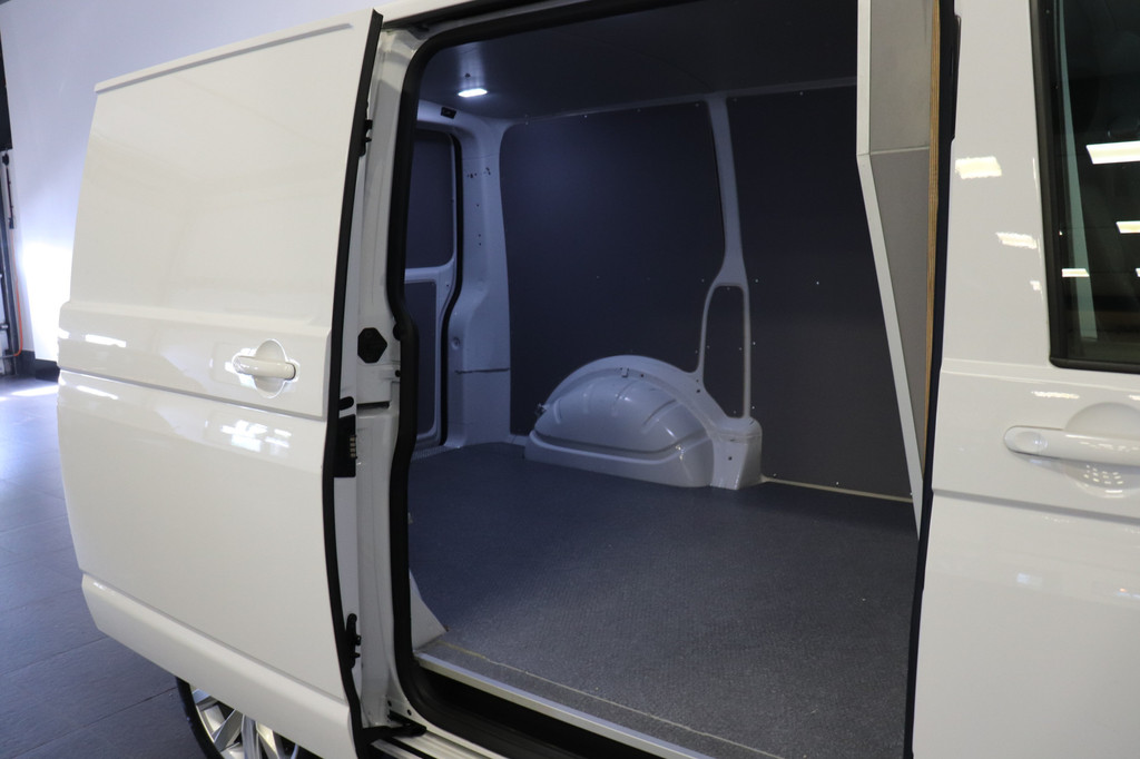 Volkswagen Transporter 2.0 TDI Bulli 204PK Automaat EURO 6 - Airco - Navi - ACC - â¬25.900,- Excl. 10