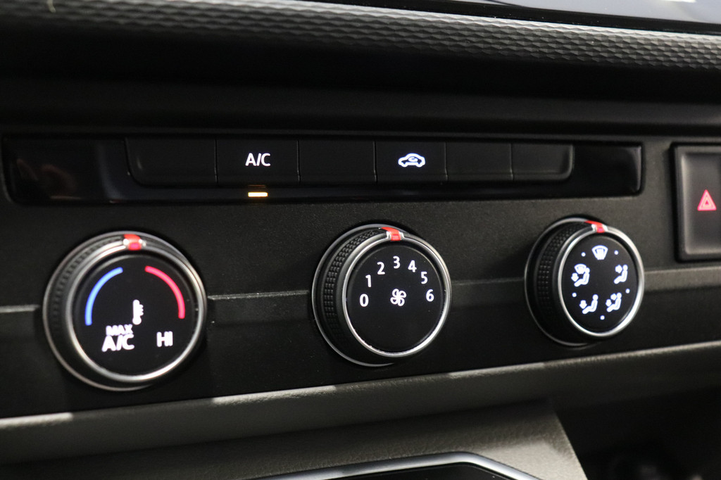 Volkswagen Transporter 2.0 TDI Bulli 204PK Automaat EURO 6 - Airco - Navi - ACC - â¬25.900,- Excl. 13