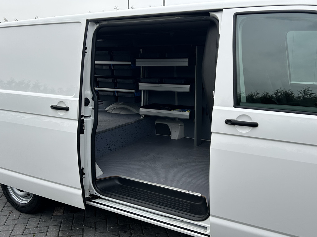 Volkswagen Transporter 2.0 TDI COMFORTLINE / L2H1 / 53.418 KM !! / SORTIMO INRICHTING / 1e EIG. / CAMERA / AIRCO / CRUISE / APPLE CARPLAY / PDC 10