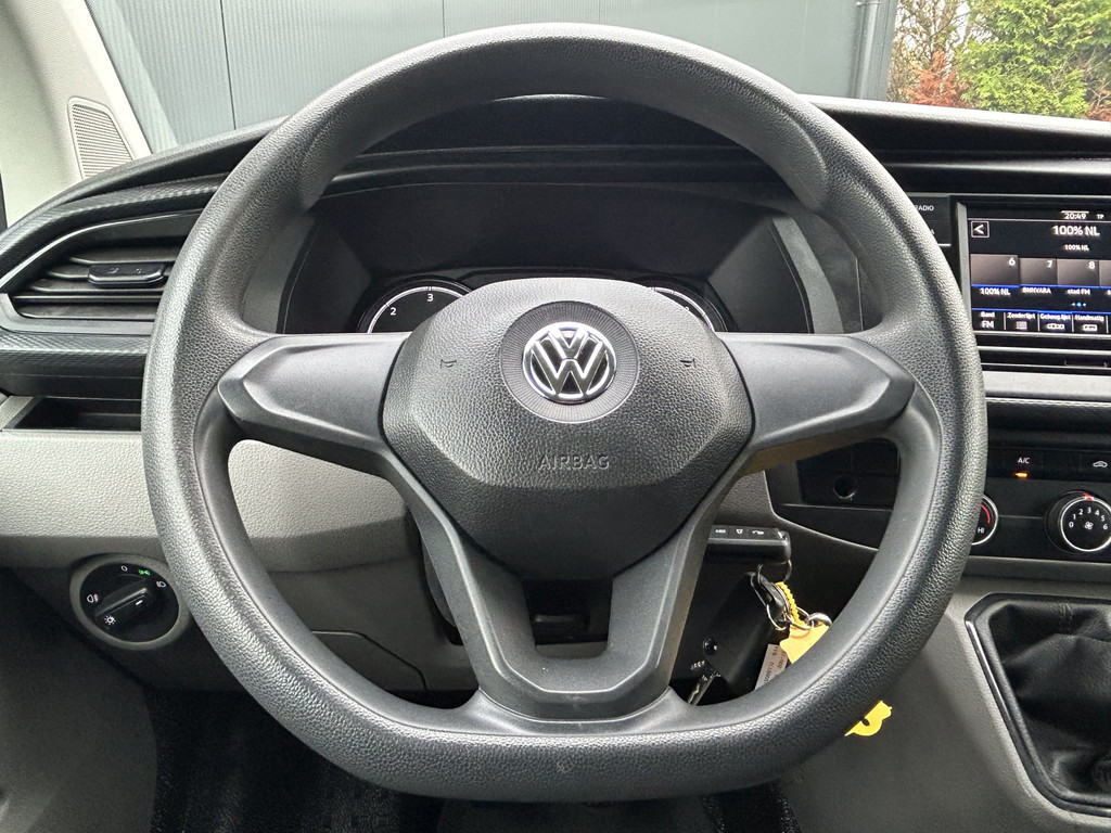 Volkswagen Transporter 2.0 TDI COMFORTLINE / L2H1 / 53.418 KM !! / SORTIMO INRICHTING / 1e EIG. / CAMERA / AIRCO / CRUISE / APPLE CARPLAY / PDC 11