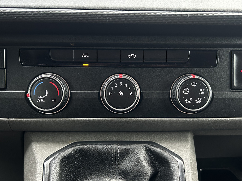 Volkswagen Transporter 2.0 TDI COMFORTLINE / L2H1 / 53.418 KM !! / SORTIMO INRICHTING / 1e EIG. / CAMERA / AIRCO / CRUISE / APPLE CARPLAY / PDC 18