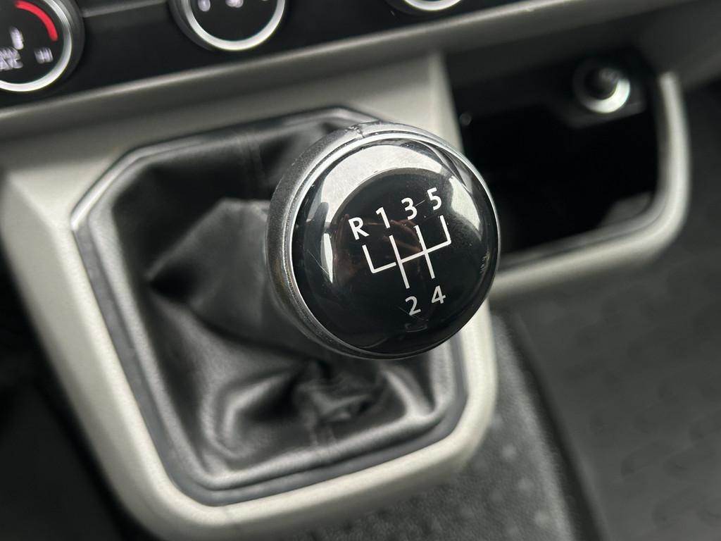 Volkswagen Transporter 2.0 TDI COMFORTLINE / L2H1 / 53.418 KM !! / SORTIMO INRICHTING / 1e EIG. / CAMERA / AIRCO / CRUISE / APPLE CARPLAY / PDC 19