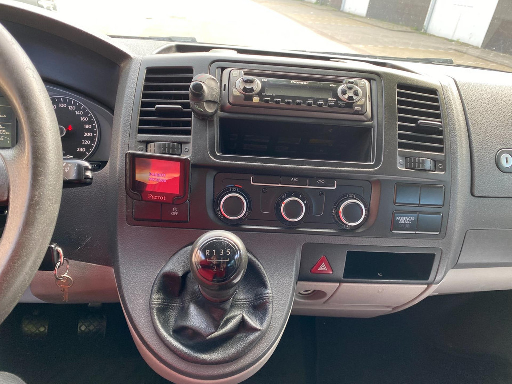 Volkswagen Transporter 2.0 TDI DC Trendline * 2013 * Euro5 * Airco * 75KW=-102PK * Airbag * Onderhoud boekjes aanwezig * * 12