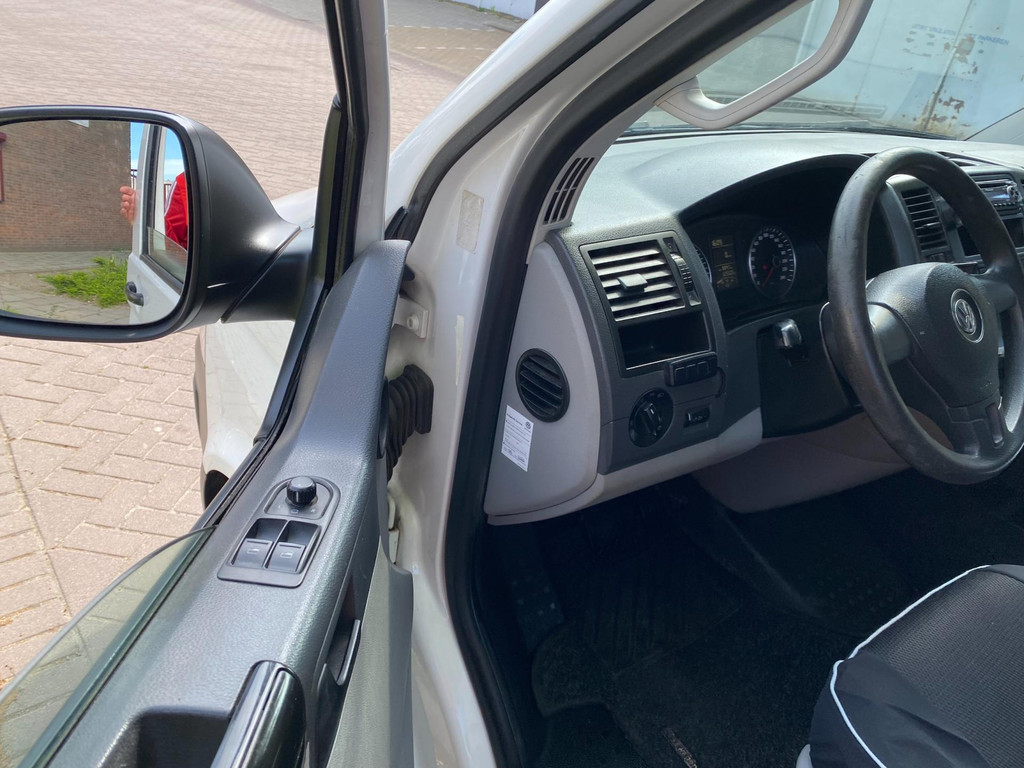 Volkswagen Transporter 2.0 TDI DC Trendline * 2013 * Euro5 * Airco * 75KW=-102PK * Airbag * Onderhoud boekjes aanwezig * * 9