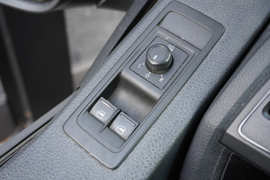 Volkswagen Transporter 2.0 TDI EURO 6 - Airco - Cruise - Imperiaal - ⬠11.950,- Excl. 13