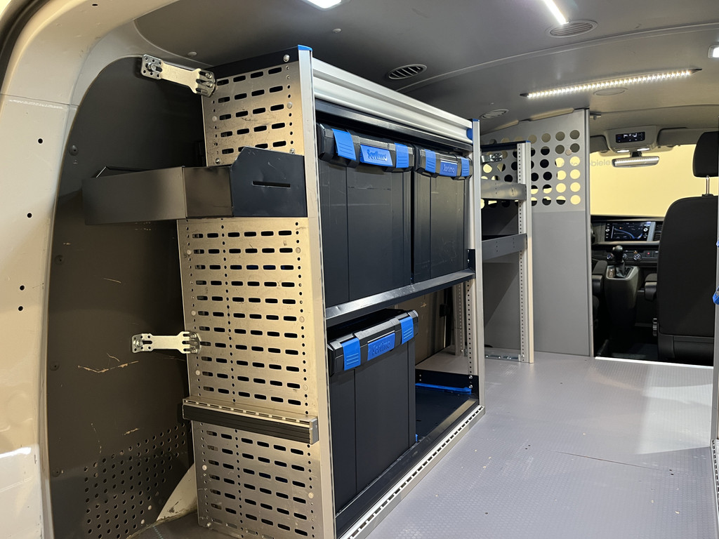 Volkswagen Transporter 2.0 TDI L1H1 150 PK Automaat Servicebus / Sortimo Inrichting / Euro 6 / 2X Schuifdeur / Airco / Cruise Control / Camera / CarPlay / Navigatie / Klep 12