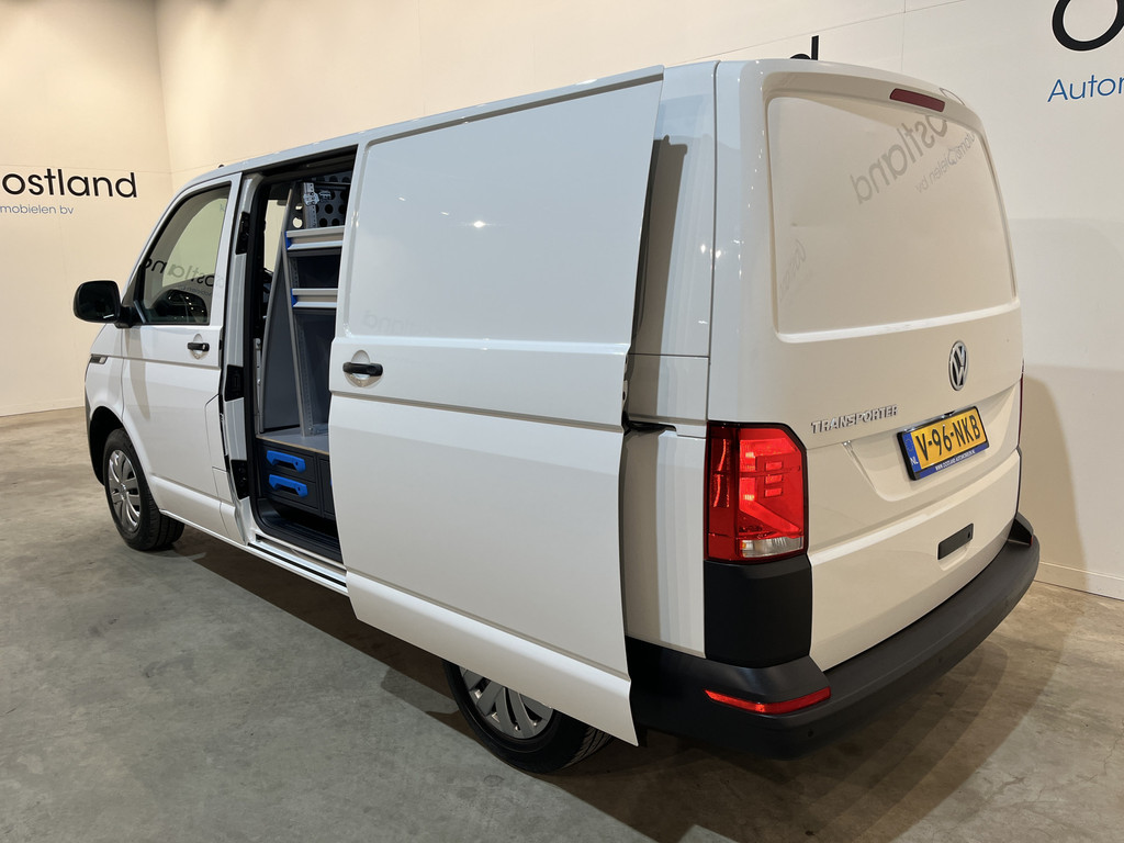 Volkswagen Transporter 2.0 TDI L1H1 150 PK Automaat Servicebus / Sortimo Inrichting / Euro 6 / 2X Schuifdeur / Airco / Cruise Control / Camera / CarPlay / Navigatie / Klep 17