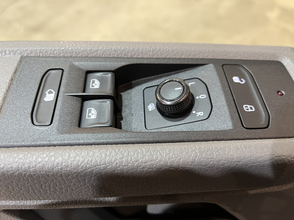 Volkswagen Transporter 2.0 TDI L1H1 150 PK Automaat Servicebus / Sortimo Inrichting / Euro 6 / 2X Schuifdeur / Airco / Cruise Control / Camera / CarPlay / Navigatie / Klep 20