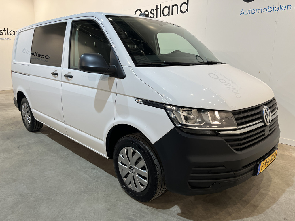 Volkswagen Transporter 2.0 TDI L1H1 150 PK Automaat Servicebus / Sortimo Inrichting / Euro 6 / 2X Schuifdeur / Airco / Cruise Control / Camera / CarPlay / Navigatie / Klep 21