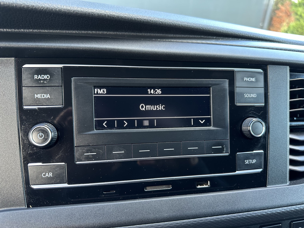 Volkswagen Transporter 2.0 TDI / L1H1 / 1e EIG. / IMPERIAAL / TREKHAAK / AIRCO / BIJRIJDERSBANK / PDC 10