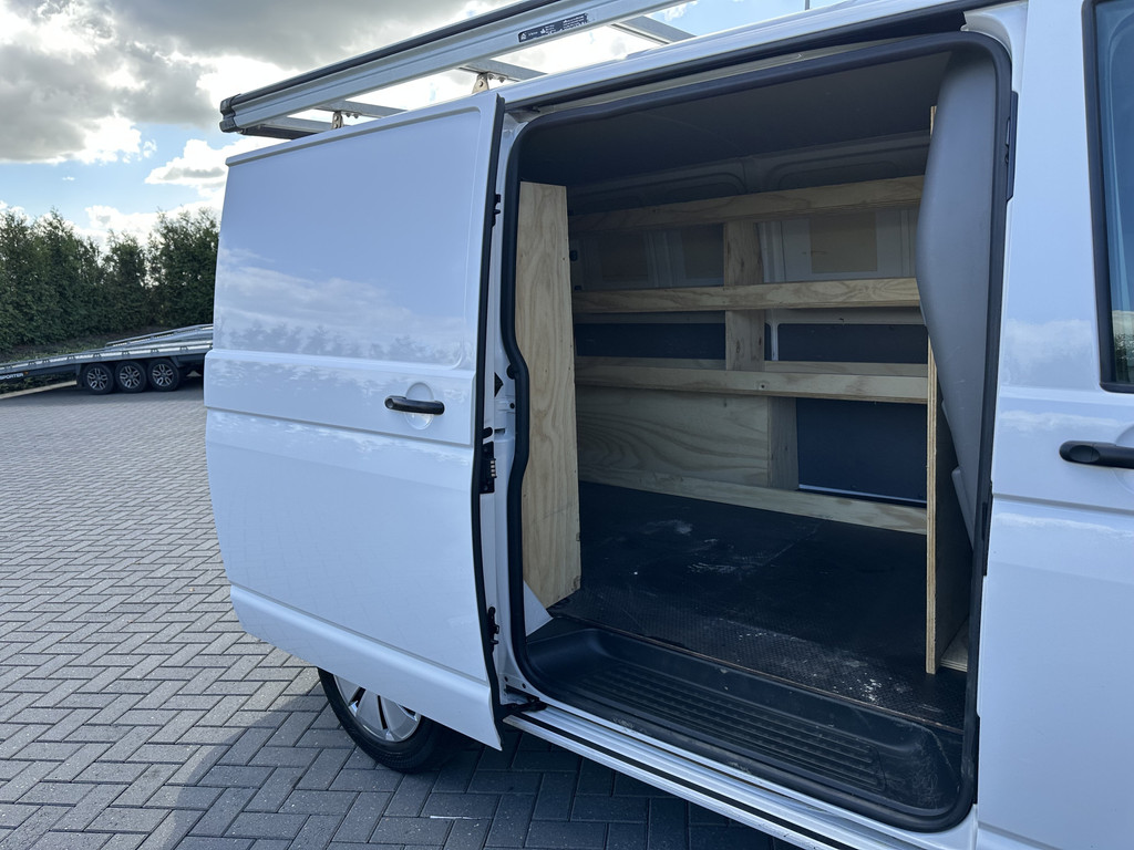 Volkswagen Transporter 2.0 TDI / L1H1 / 1e EIG. / IMPERIAAL / TREKHAAK / AIRCO / BIJRIJDERSBANK / PDC 7