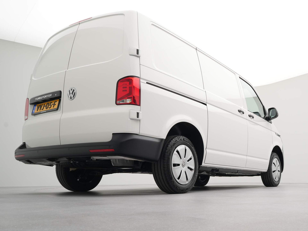 Volkswagen Transporter 2.0 TDI L1H1 26 Economy Business |Navigatie by App | Airco, betimmerd, BPM vrij 11