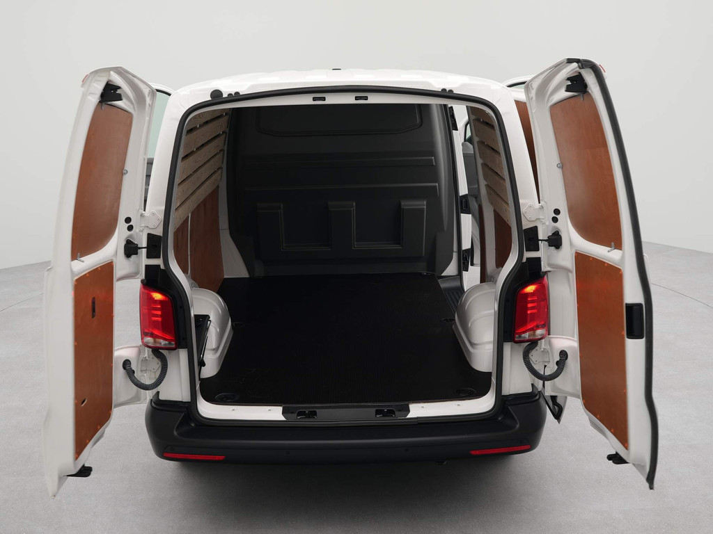 Volkswagen Transporter 2.0 TDI L1H1 26 Economy Business |Navigatie by App | Airco, betimmerd, BPM vrij 18