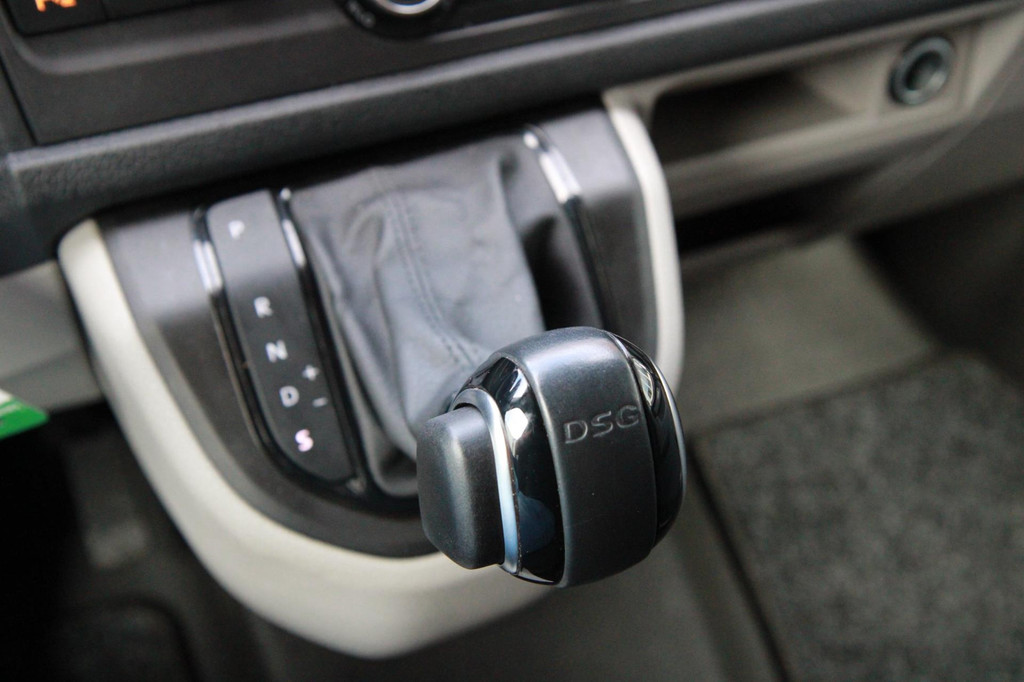 Volkswagen Transporter 2.0 TDI L1H1 Highline / 150PK Automaat / Multistuur / PDC 2x 21