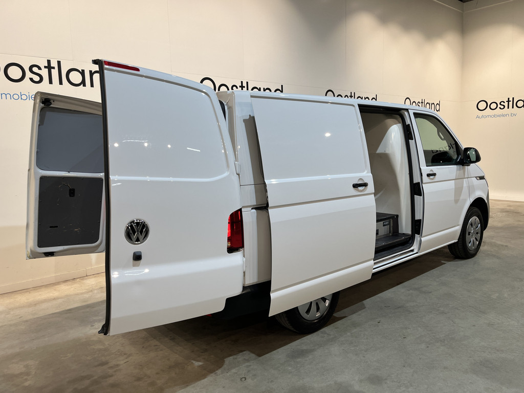 Volkswagen Transporter 2.0 TDI L1H1 Servicebus / Aluca Inrichting / Euro 6 / Airco / Camera / Cruise Control / Navigatie / CarPlay / 3-Zits / 81.000 KM !! 17
