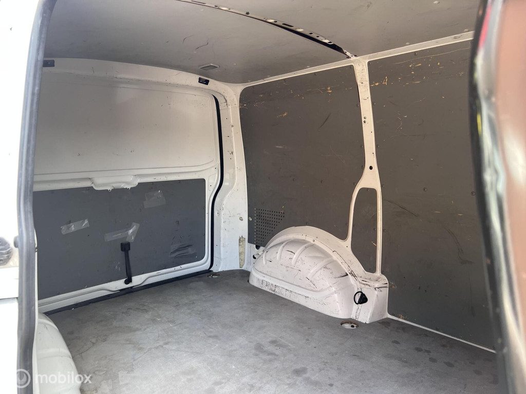 Volkswagen Transporter 2.0 TDI L1H1 T800 11
