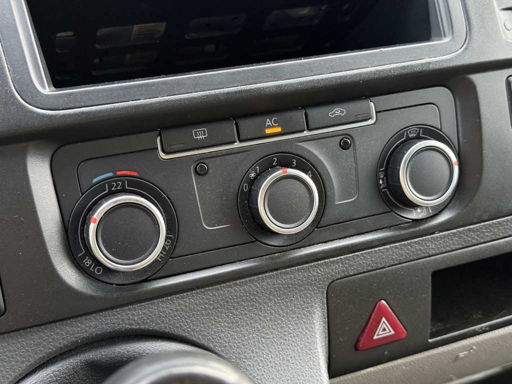 Volkswagen Transporter 2.0 TDI L1H1 T800 DC Trendline | NL-auto | Marge | Trekhaak | Airco | Cruisec. 17