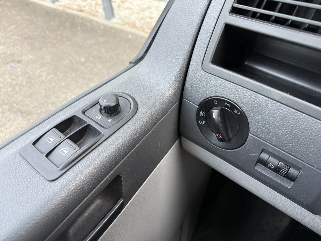 Volkswagen Transporter 2.0 TDI L1H1 T800 DC Trendline | NL-auto | Marge | Trekhaak | Airco | Cruisec. 18