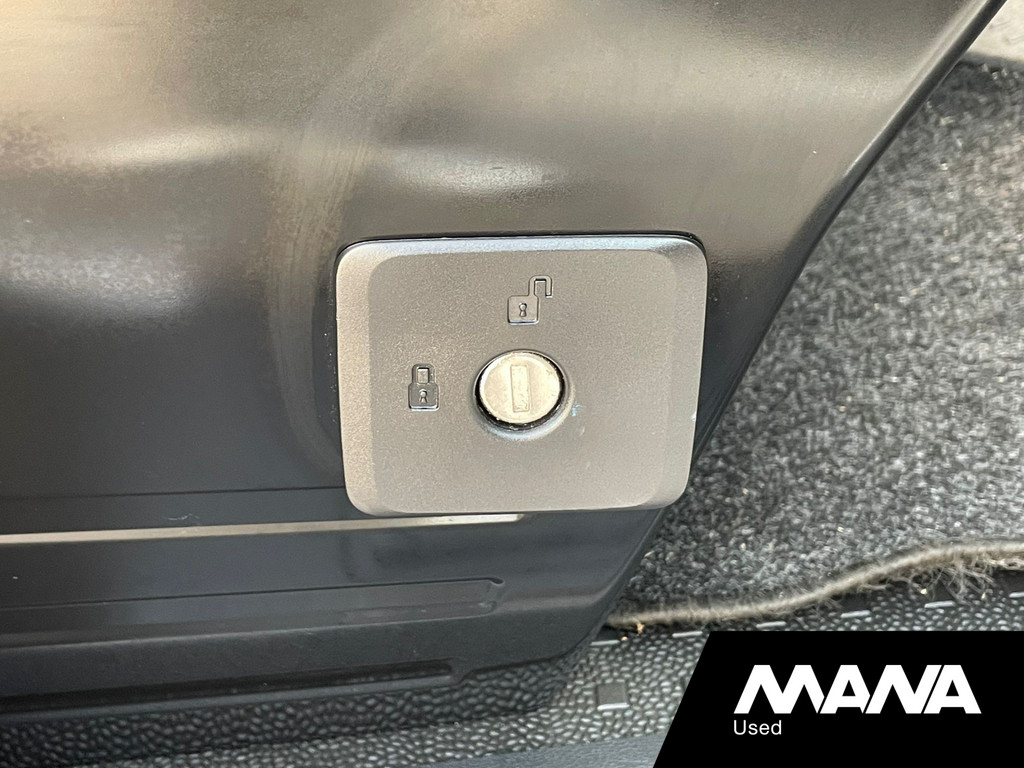 Volkswagen Transporter 2.0 TDI L1H1 Trekhaak Imperiaal Cruise Carplay Sensoren 11