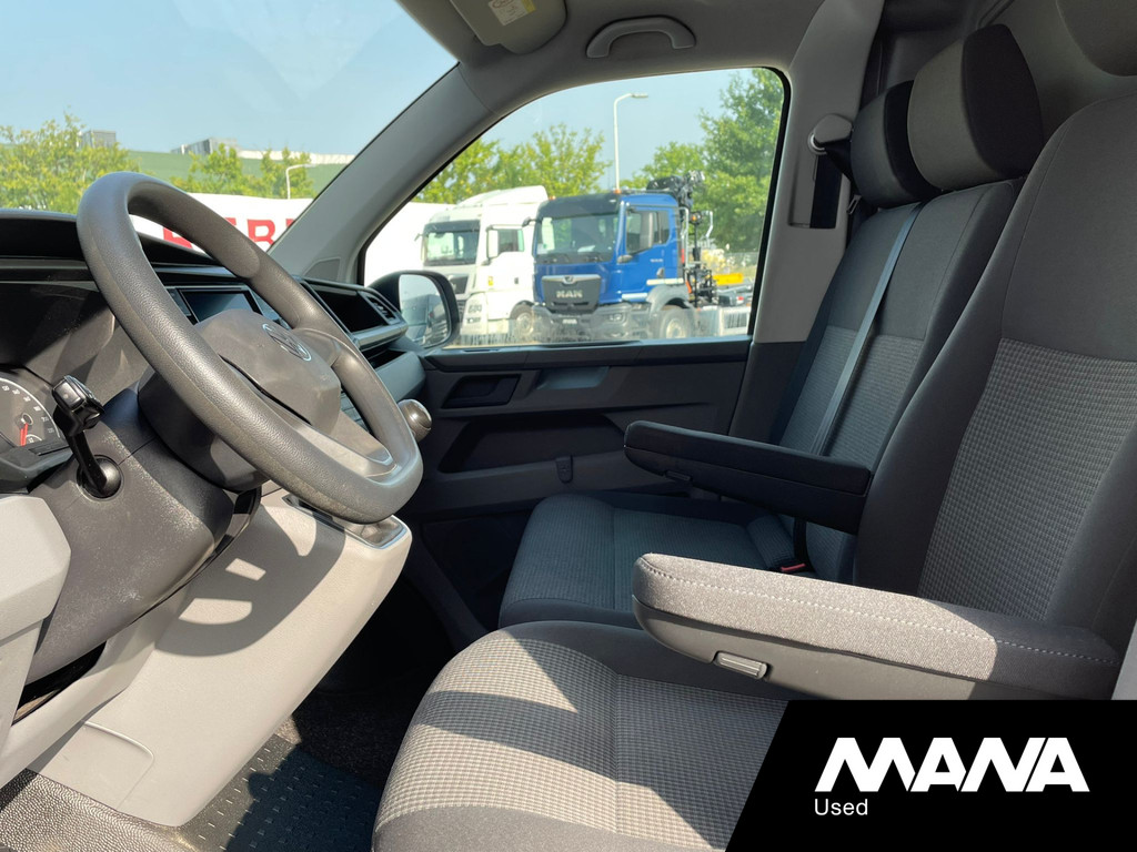 Volkswagen Transporter 2.0 TDI L1H1 Trekhaak Imperiaal Cruise Carplay Sensoren 14