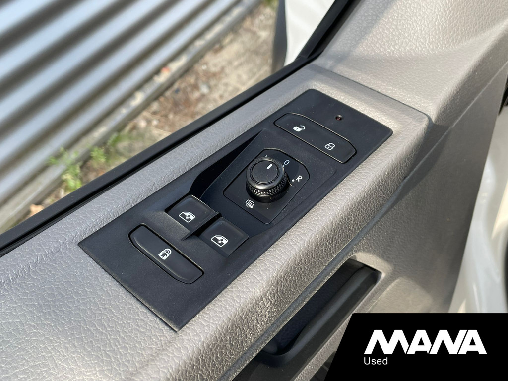 Volkswagen Transporter 2.0 TDI L1H1 Trekhaak Imperiaal Cruise Carplay Sensoren 15