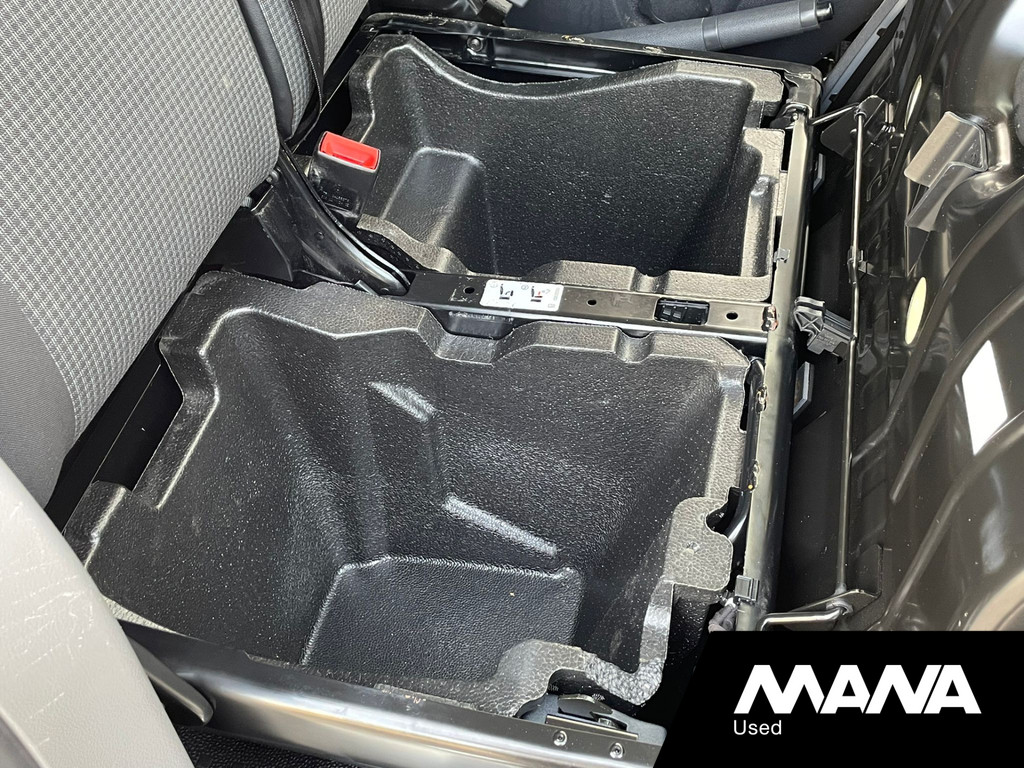 Volkswagen Transporter 2.0 TDI L1H1 Trekhaak Imperiaal Cruise Carplay Sensoren 17