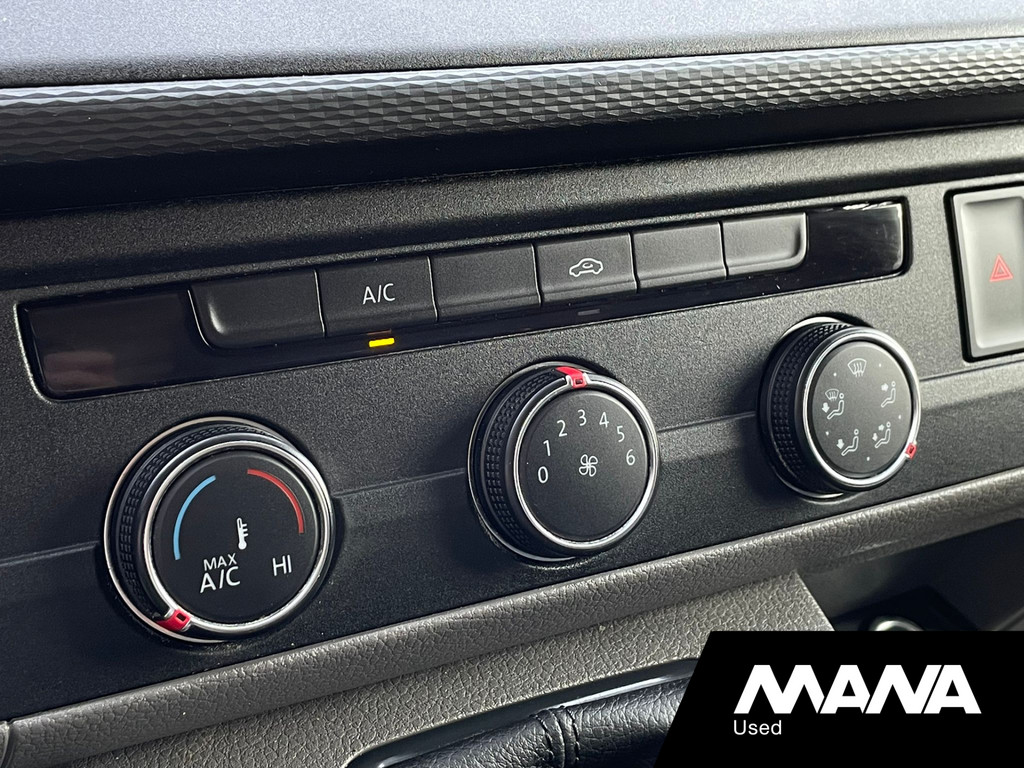 Volkswagen Transporter 2.0 TDI L1H1 Trekhaak Imperiaal Cruise Carplay Sensoren 20