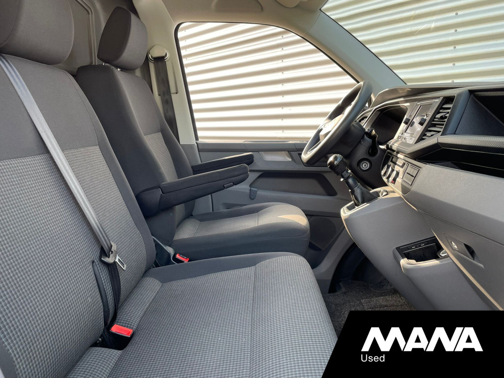 Volkswagen Transporter 2.0 TDI L1H1 Trekhaak Imperiaal Cruise Carplay Sensoren 9