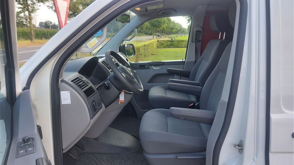 Volkswagen Transporter 2.0 TDI L1H1 Trendline AIRCO BJ 2011 10