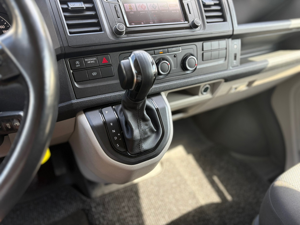 Volkswagen Transporter 2.0 TDI L1H2 Highline 150 PK|1e EIG|NAP|EURO6|AUTOMAAT|airco|cruise|apple carplay|voorruitverwarming|navi 21