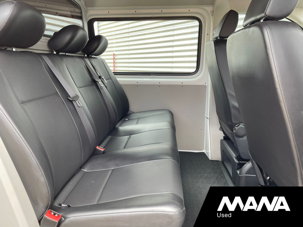 Volkswagen Transporter 2.0TDI L2H1 102PK DC Comfortline 5 Zits Airco Trekhaak 10
