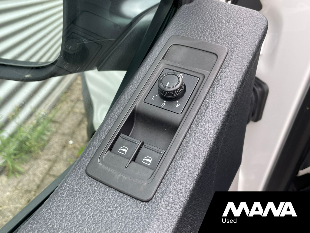 Volkswagen Transporter 2.0TDI L2H1 102PK DC Comfortline 5 Zits Airco Trekhaak 15
