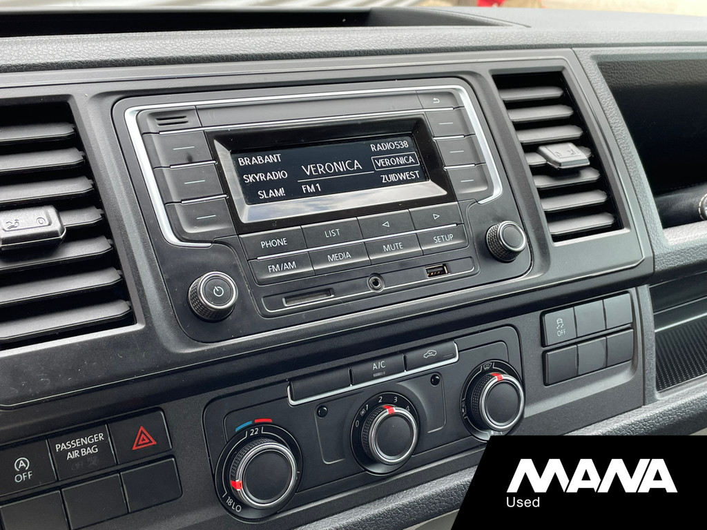 Volkswagen Transporter 2.0TDI L2H1 102PK DC Comfortline 5 Zits Airco Trekhaak 8