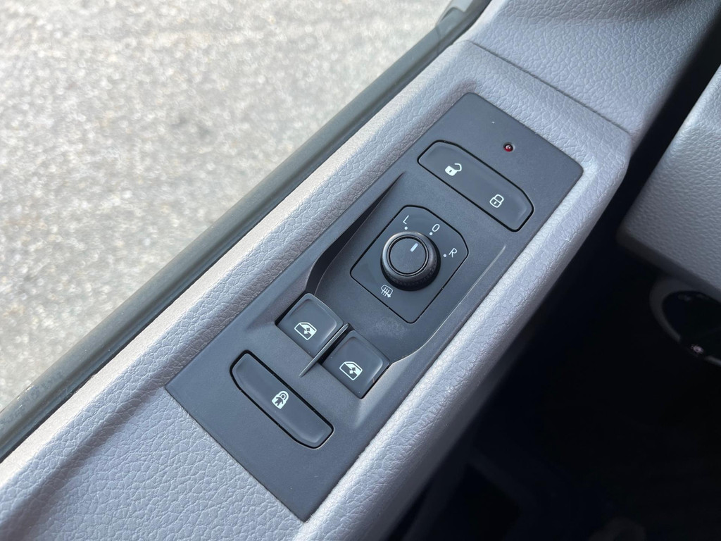 Volkswagen Transporter 2.0 TDI L2H1110PK / Trekhaak / Imperiaal / App connect / Navi / PDC 10