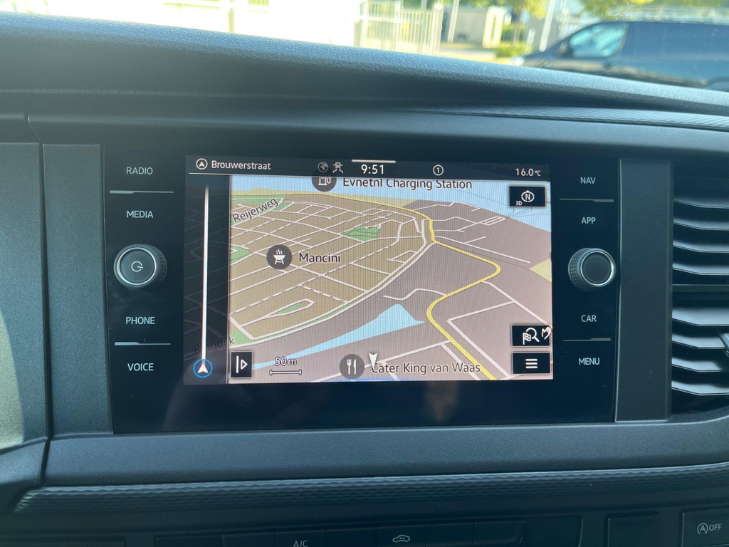 Volkswagen Transporter 2.0 TDI L2H1110PK / Trekhaak / Imperiaal / App connect / Navi / PDC 13