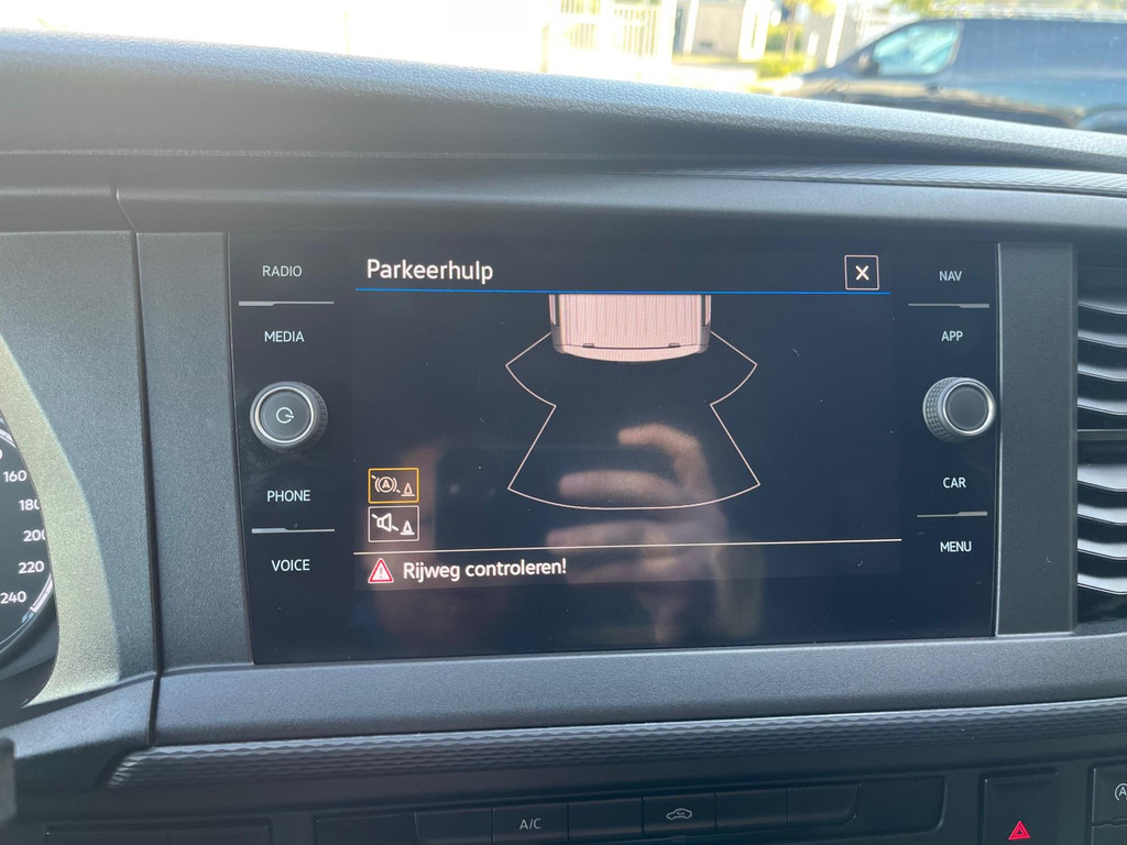 Volkswagen Transporter 2.0 TDI L2H1110PK / Trekhaak / Imperiaal / App connect / Navi / PDC 14