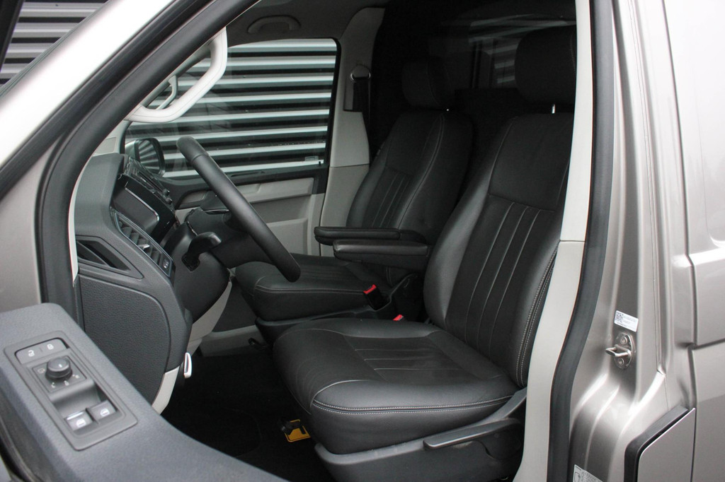 Volkswagen Transporter 2.0 TDI L2H1 150PK / APPLE CARPLAY / VERLAAGD / LEDEREN BEKLEDING / FULL BLACK / TREKAAK / SPOILER / CRUISE 13