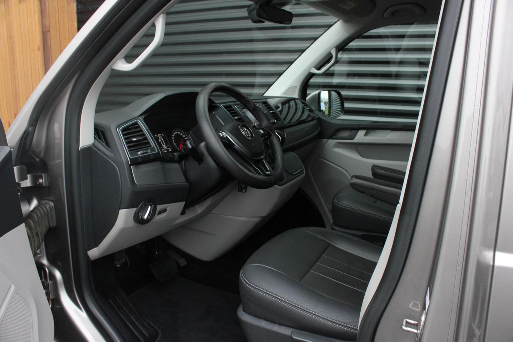 Volkswagen Transporter 2.0 TDI L2H1 150PK / APPLE CARPLAY / VERLAAGD / LEDEREN BEKLEDING / FULL BLACK / TREKAAK / SPOILER / CRUISE 15