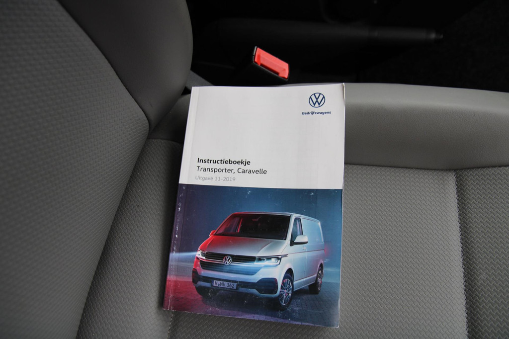 Volkswagen Transporter 2.0 TDI L2H1 150PK / App connect / Navi / Trekhaak / Cruise 13