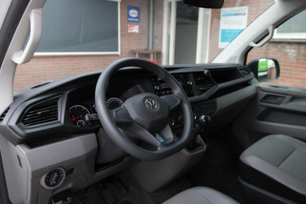 Volkswagen Transporter 2.0 TDI L2H1 150PK / App connect / Navi / Trekhaak / Cruise 15