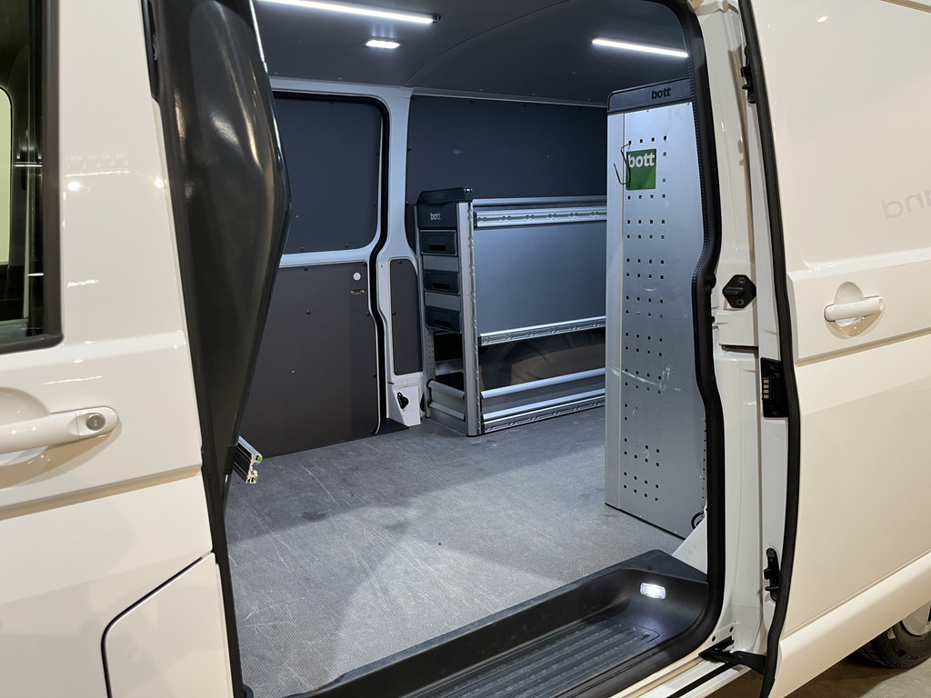 Volkswagen Transporter 2.0 TDI L2H1 150 PK Automaat Servicebus / Bott Inrichting / Euro 6 / 2X Schuifdeur / Airco / Cruise Control / Camera / CarPlay / Klep / 56.200 KM !! 16