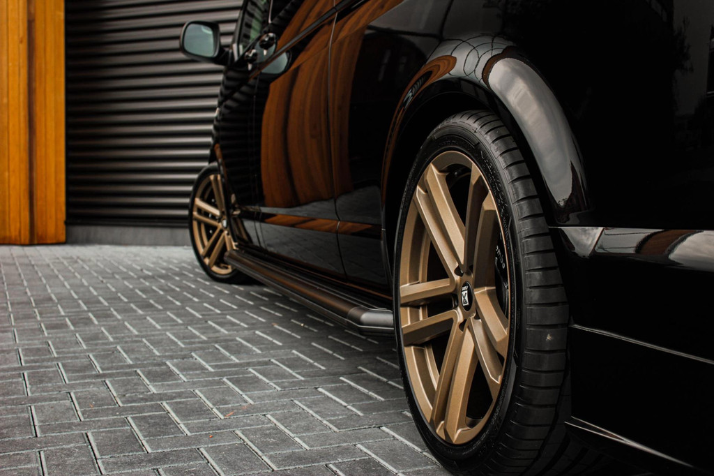 Volkswagen Transporter 2.0 TDI L2H1 150PK DIRECT RIJDEN BULLI SPECIAL / LEDEREN BEKLEDING / DUBBEL CABINE / NAVIGATIE / ACTIVE 19