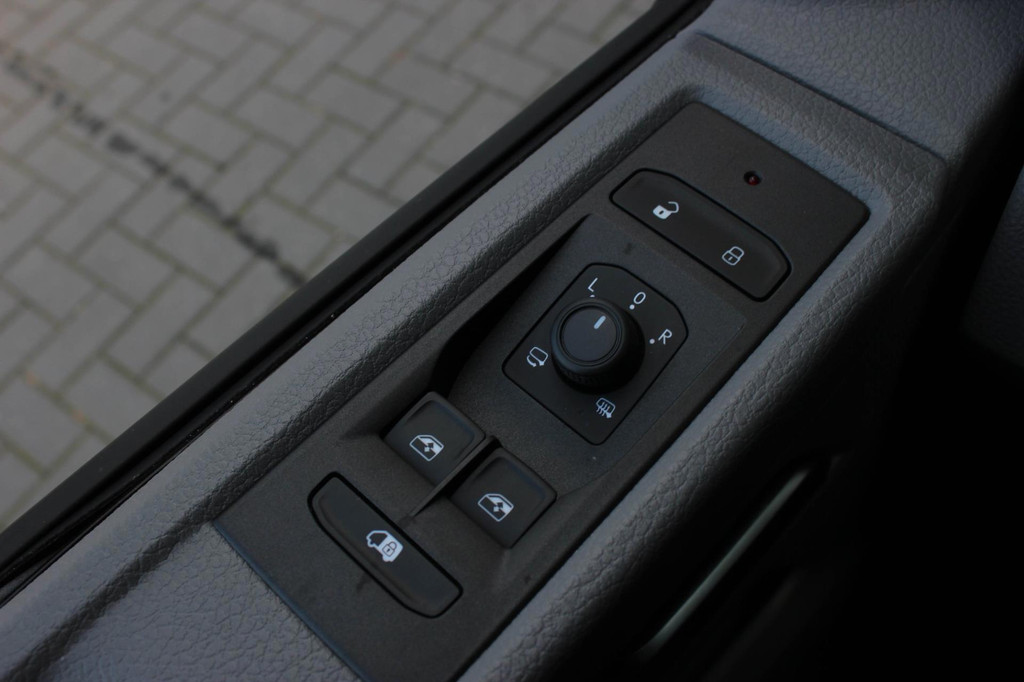 Volkswagen Transporter 2.0 TDI L2H1 150PK DSG JB- EDITION / VERLAGINGSVEREN / ACTIVE DISPLAY / PDC / PDC / DIRECT RIJDEN / FULL 21