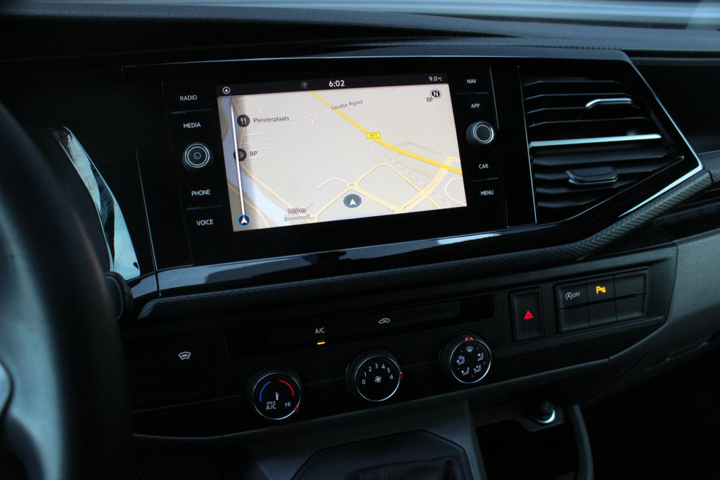 Volkswagen Transporter 2.0 TDI L2H1 150PK JB-EDITION DSG / PDC / VERLAGINGSVEREN / LEDEREN BEKLEDING / FULL / APPLE CARPLAY / NAVI 20