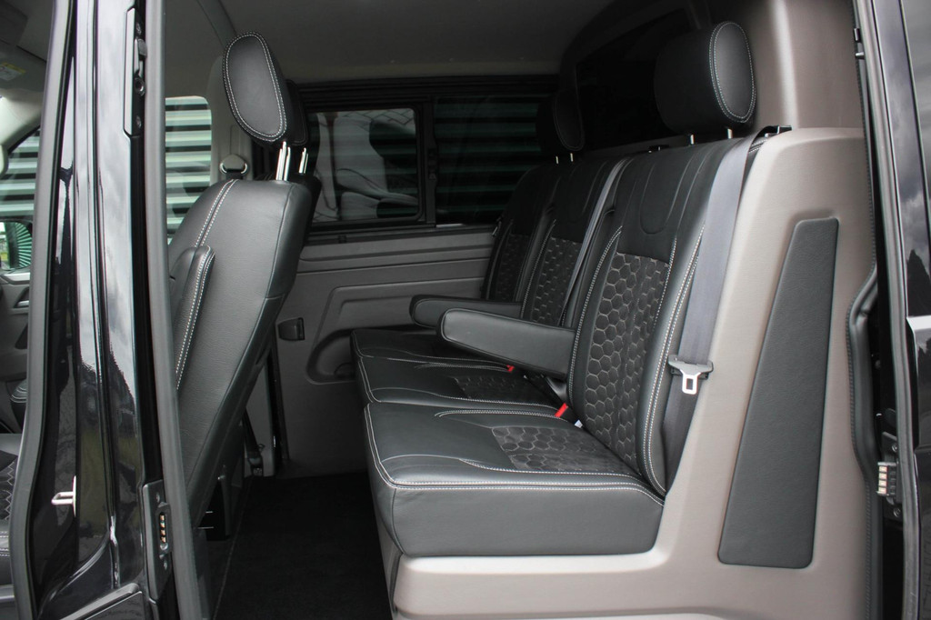 Volkswagen Transporter 2.0 TDI L2H1 199PK BULLI DC 4MOTION DUBBEL CABINE / KUIPSTOELEN / FULL OPTINS / LEDERENBEKLEDING/FULL BLACK 17