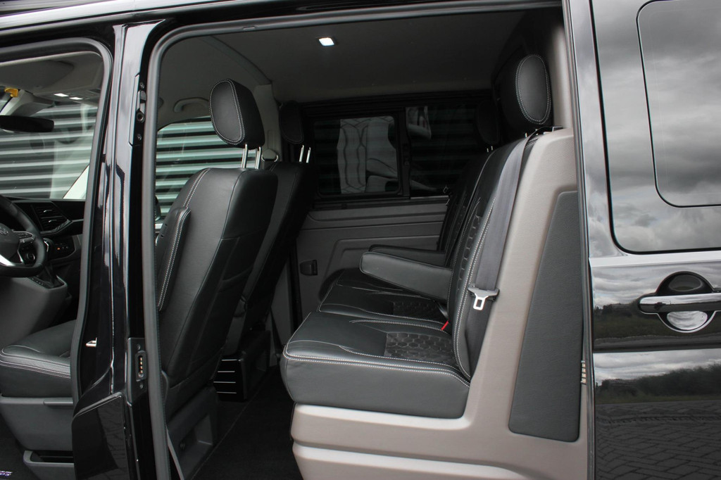 Volkswagen Transporter 2.0 TDI L2H1 199PK BULLI DC 4MOTION DUBBEL CABINE / KUIPSTOELEN / FULL OPTINS / LEDERENBEKLEDING/FULL BLACK 18