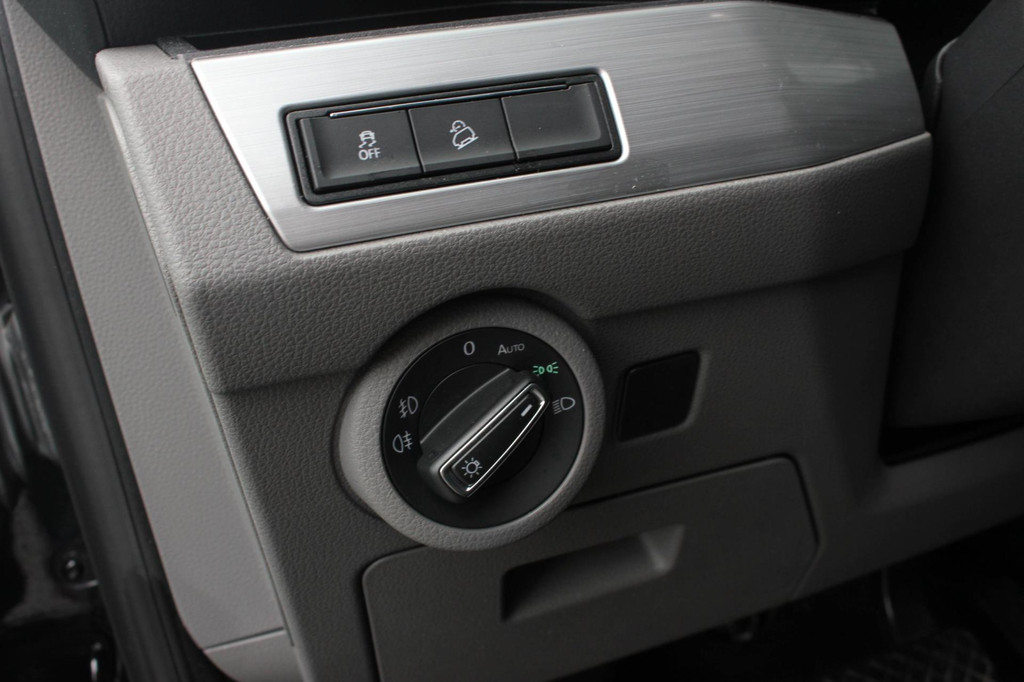 Volkswagen Transporter 2.0 TDI L2H1 199PK BULLI DC 4MOTION DUBBEL CABINE / KUIPSTOELEN / FULL OPTINS / LEDERENBEKLEDING/FULL BLACK 21