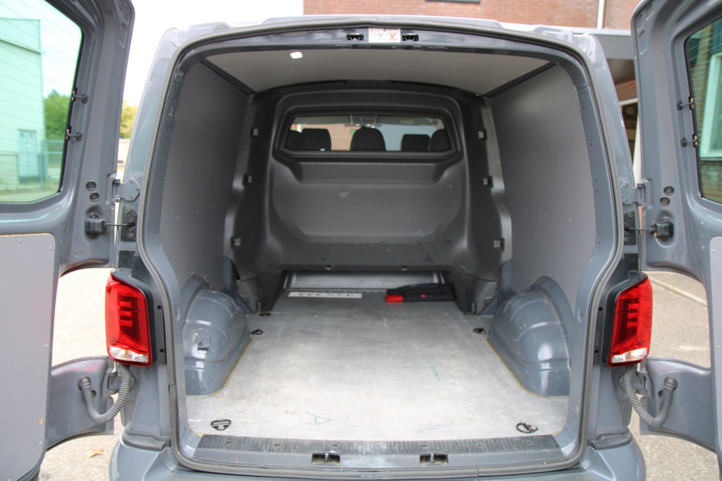 Volkswagen Transporter 2.0 TDI L2H1 204PK DC Bulli / Dubbel cabine / Automaat / 5 pers / Trekhaak afneembaar 7